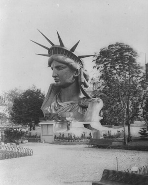 1886-The-Statue-of-Liberty-is-Dedicated-in-New-York-Harbor_1878-Head_Statue_of_Liberty_Paris_1878